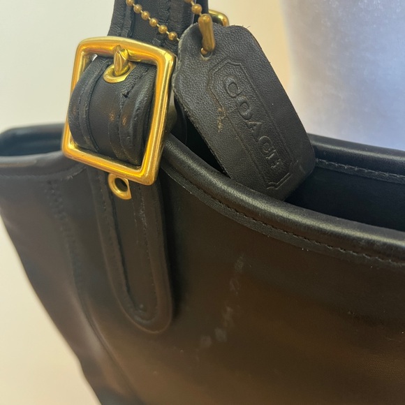 Vintage Coach Shoulder Bag (9086) in Black with Gold Buckles - Picture 3 of 13